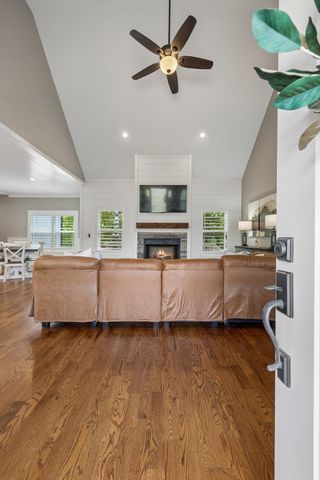 101 Amelia Dr, Bon Aqua, TN 37025