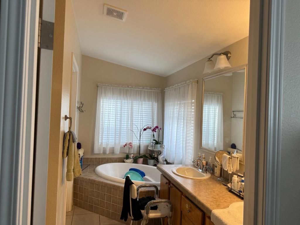 Image 7 of property listing at 1225 Vienna Drive, Sunnyvale, CA 94089