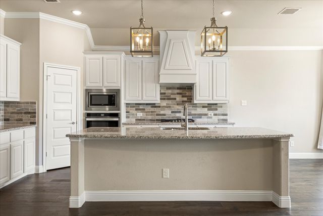 1089 Mickelson Drive, Granbury, TX 76048