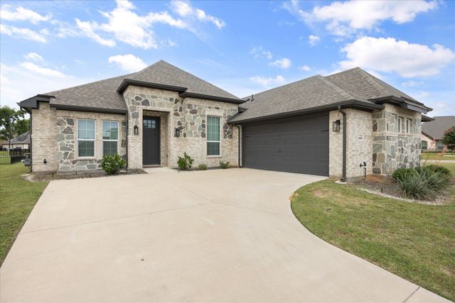 1089 Mickelson Drive, Granbury, TX 76048