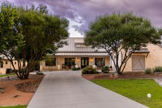 4064 E Comanche Trace Dr, Kerrville, TX 78028