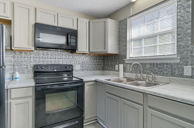 1126 Wynnewood Dr, Castalian Springs, TN 37031