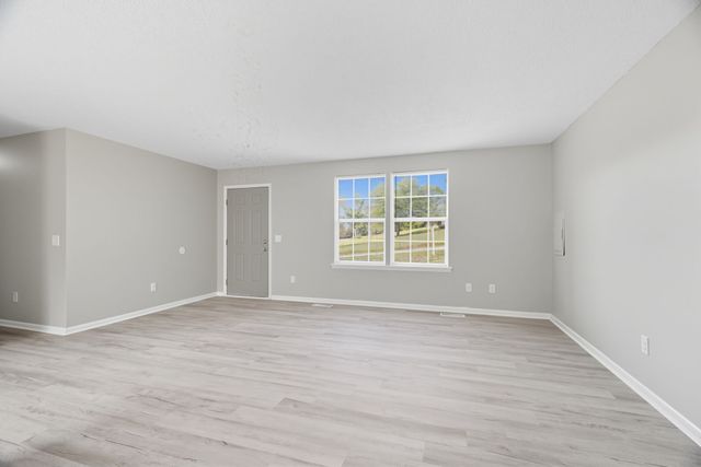 1126 Wynnewood Dr, Castalian Springs, TN 37031