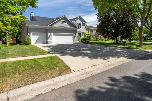 2938 Peterson Parkway N, Fargo, ND 58102