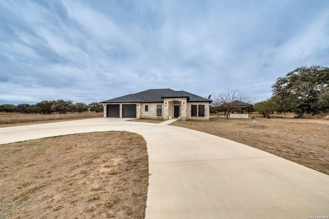 248 Mustang, Natalia, TX 78059