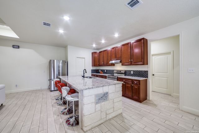 248 Mustang, Natalia, TX 78059