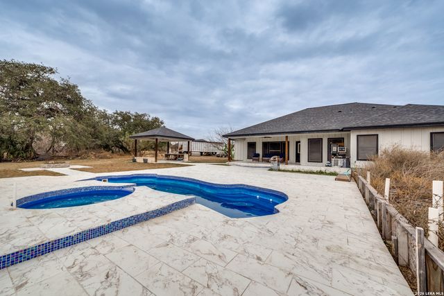 248 Mustang, Natalia, TX 78059