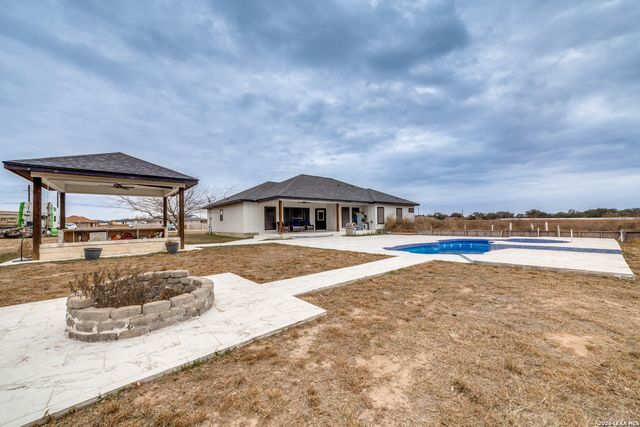 248 Mustang, Natalia, TX 78059