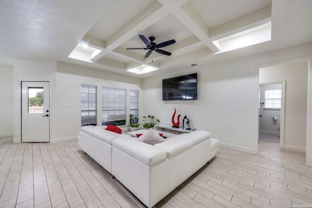 248 Mustang, Natalia, TX 78059