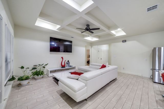 248 Mustang, Natalia, TX 78059