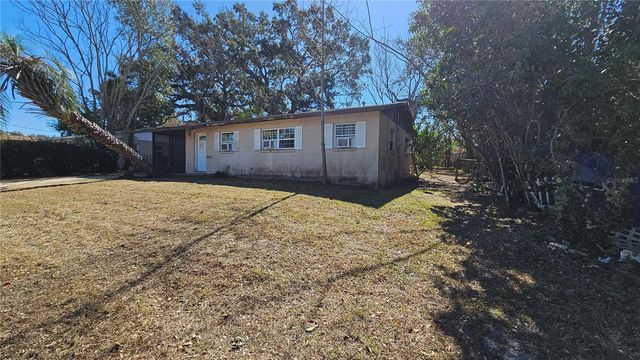 2115 WOODLAND BOULEVARD, Leesburg, FL 34748