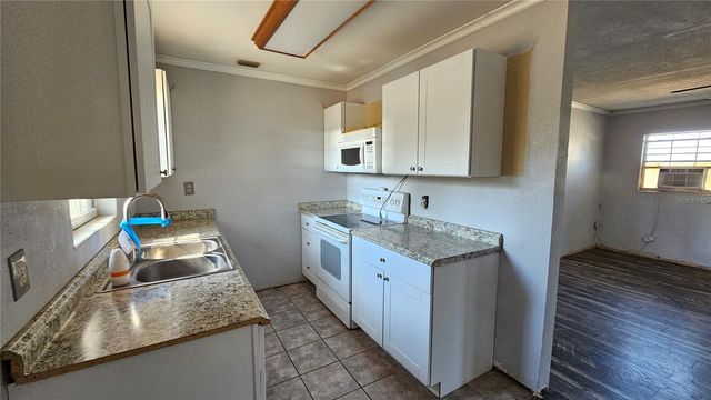 2115 WOODLAND BOULEVARD, Leesburg, FL 34748