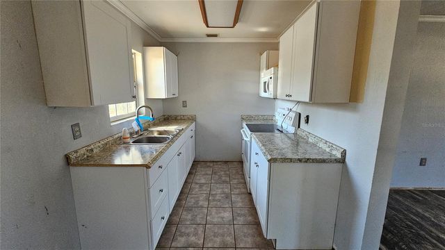 2115 WOODLAND BOULEVARD, Leesburg, FL 34748