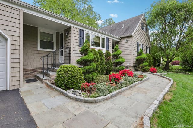 22 Stony Run, New Rochelle, NY 10804