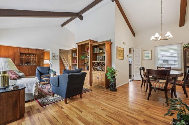 22 Stony Run, New Rochelle, NY 10804