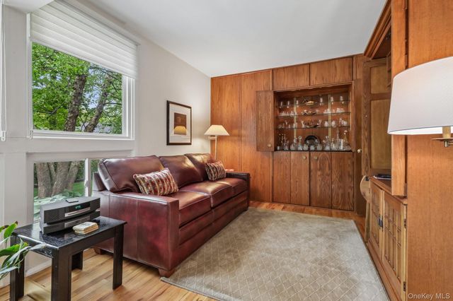 22 Stony Run, New Rochelle, NY 10804