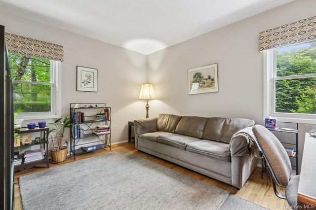 22 Stony Run, New Rochelle, NY 10804