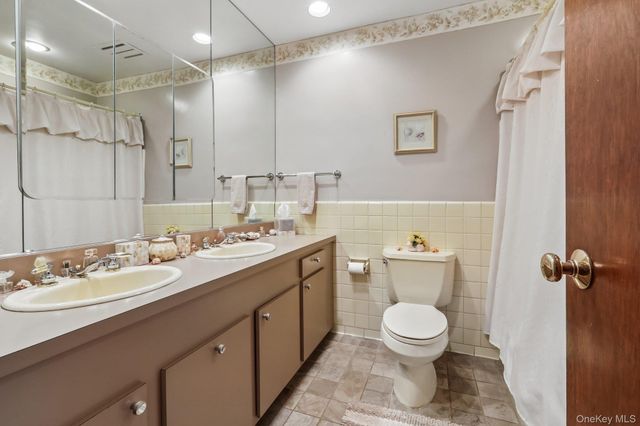 22 Stony Run, New Rochelle, NY 10804