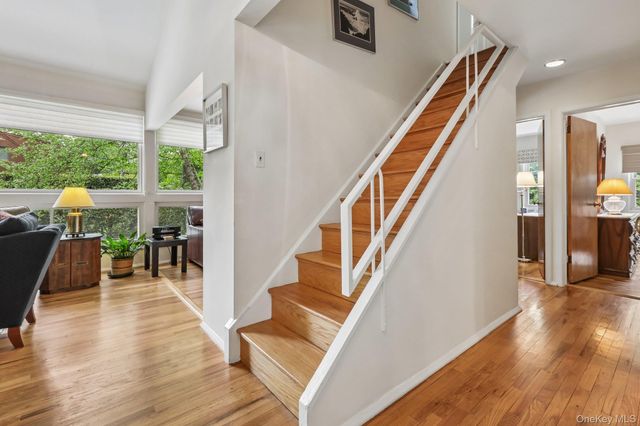 22 Stony Run, New Rochelle, NY 10804