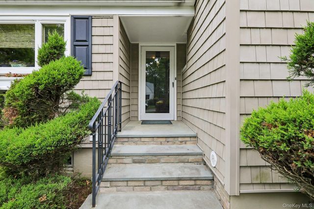22 Stony Run, New Rochelle, NY 10804