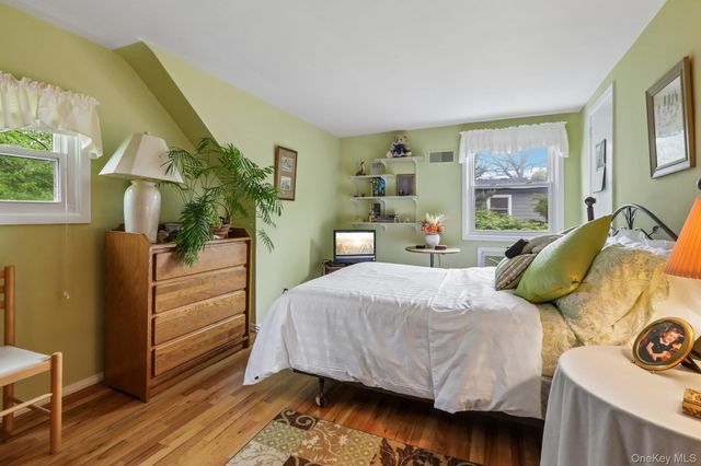 22 Stony Run, New Rochelle, NY 10804
