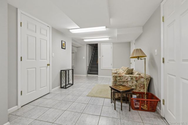 22 Stony Run, New Rochelle, NY 10804