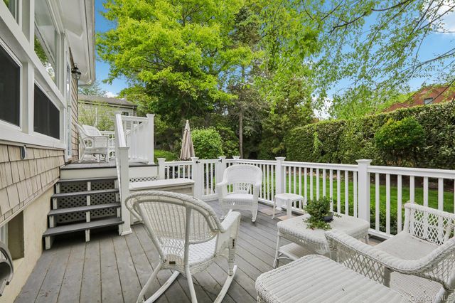 22 Stony Run, New Rochelle, NY 10804