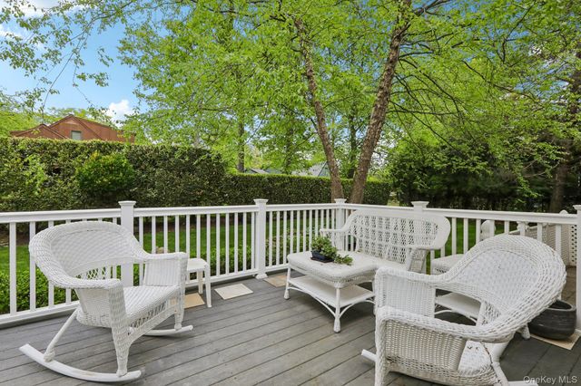 22 Stony Run, New Rochelle, NY 10804