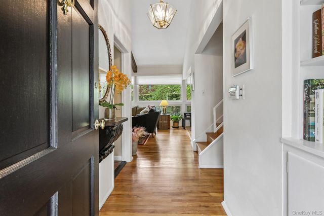22 Stony Run, New Rochelle, NY 10804