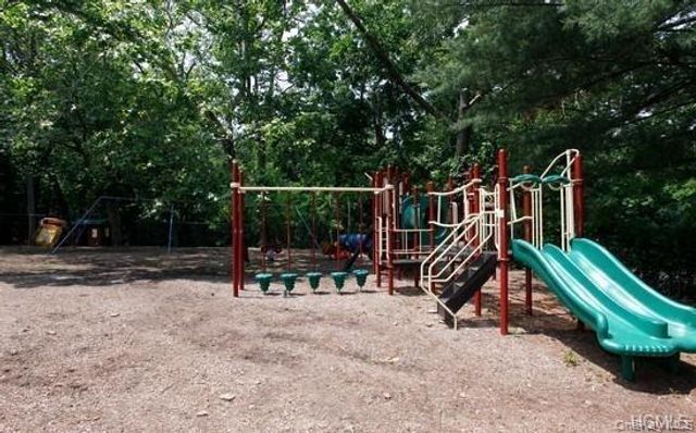 22 Stony Run, New Rochelle, NY 10804