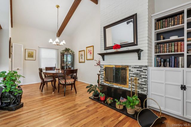 22 Stony Run, New Rochelle, NY 10804