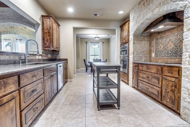 205 Lone Tree, Boerne, TX 78006