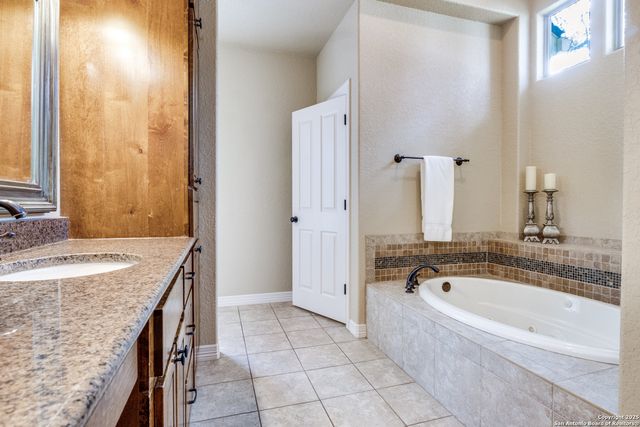 205 Lone Tree, Boerne, TX 78006