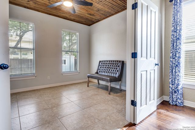 205 Lone Tree, Boerne, TX 78006