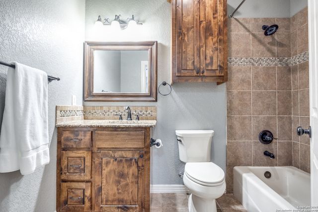 205 Lone Tree, Boerne, TX 78006