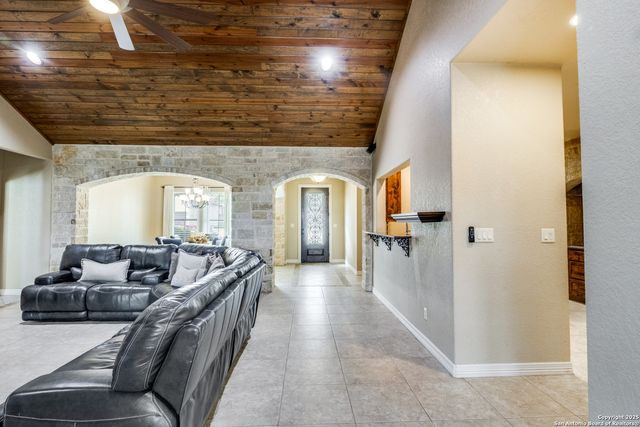 205 Lone Tree, Boerne, TX 78006