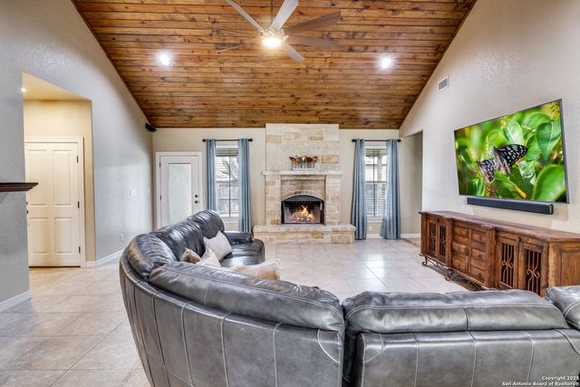 205 Lone Tree, Boerne, TX 78006
