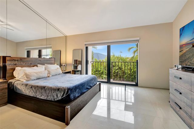 21300 San Simeon Way K2, Miami, FL 33179