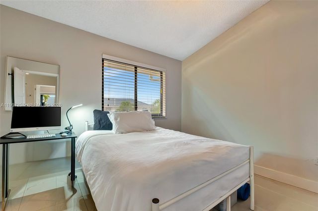 21300 San Simeon Way K2, Miami, FL 33179