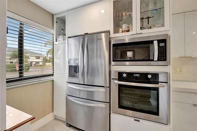 21300 San Simeon Way K2, Miami, FL 33179