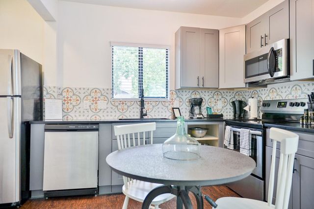 2300 Stanford Street D, Houston, TX 77006