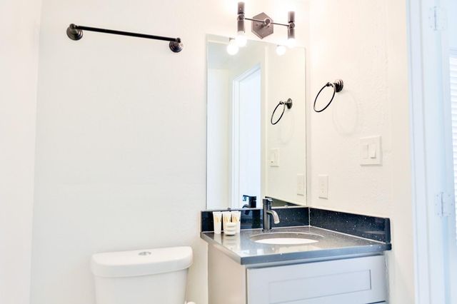 2300 Stanford Street D, Houston, TX 77006