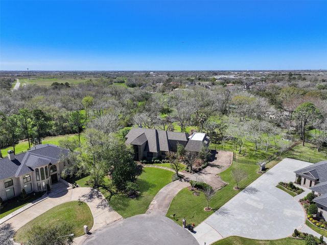 1208 Cowards Creek Drive, Friendswood, TX 77546