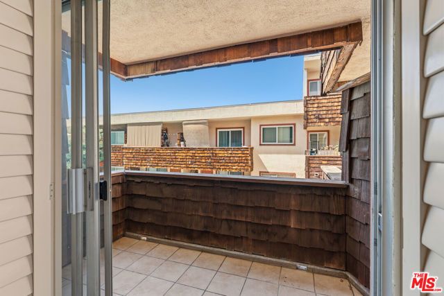 5414 Newcastle Avenue 19, Los Angeles, CA 91316