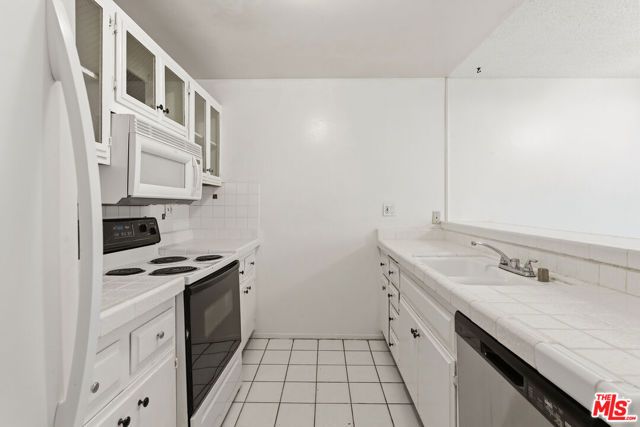 5414 Newcastle Avenue 19, Los Angeles, CA 91316