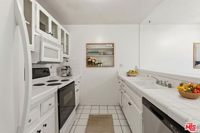 5414 Newcastle Avenue 19, Los Angeles, CA 91316