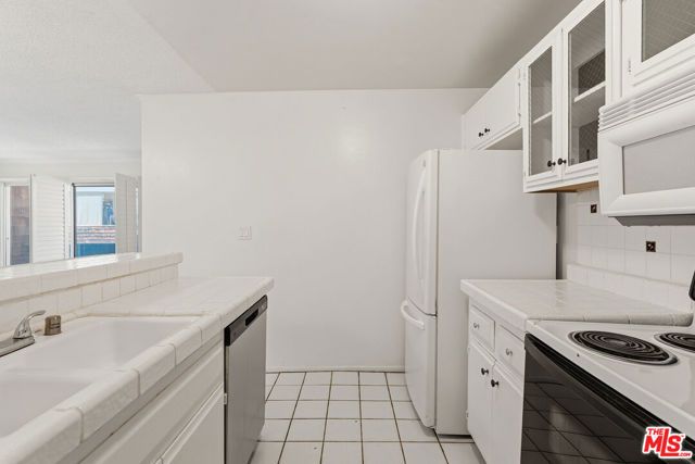 5414 Newcastle Avenue 19, Los Angeles, CA 91316
