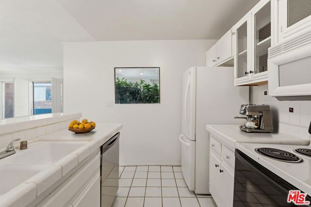 5414 Newcastle Avenue 19, Los Angeles, CA 91316