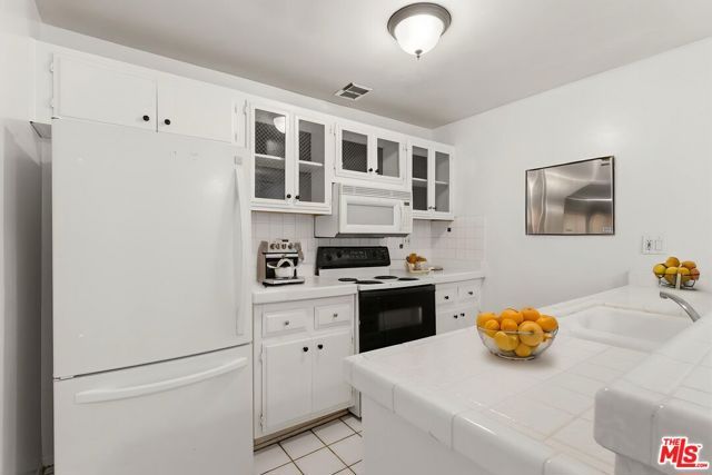 5414 Newcastle Avenue 19, Los Angeles, CA 91316