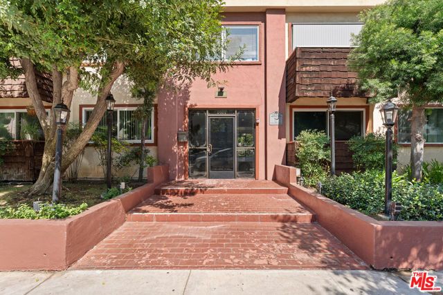 5414 Newcastle Avenue 19, Los Angeles, CA 91316